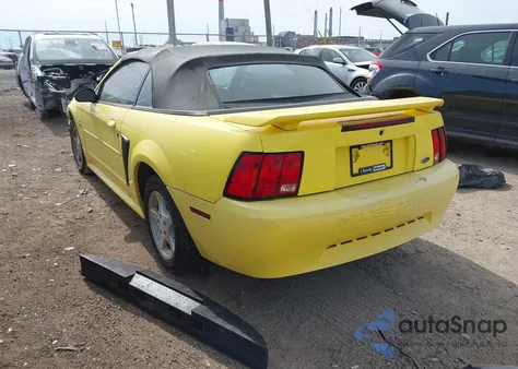 2002 Ford Mustang z USA, uszkodzony, nr VIN 1FAFP44412F232557